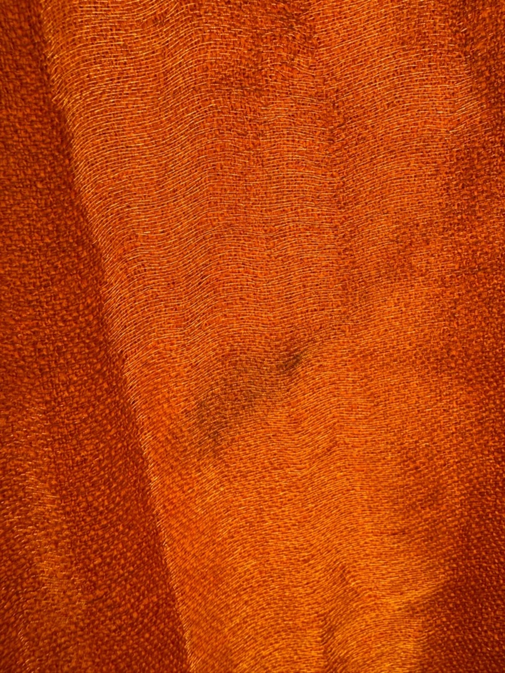 NICOBLU-JOSEPHINE REVERSIBLE PASHMINA SHAWL IN GOLD SHIMMER ORANGE. - Picture 7 of 8
